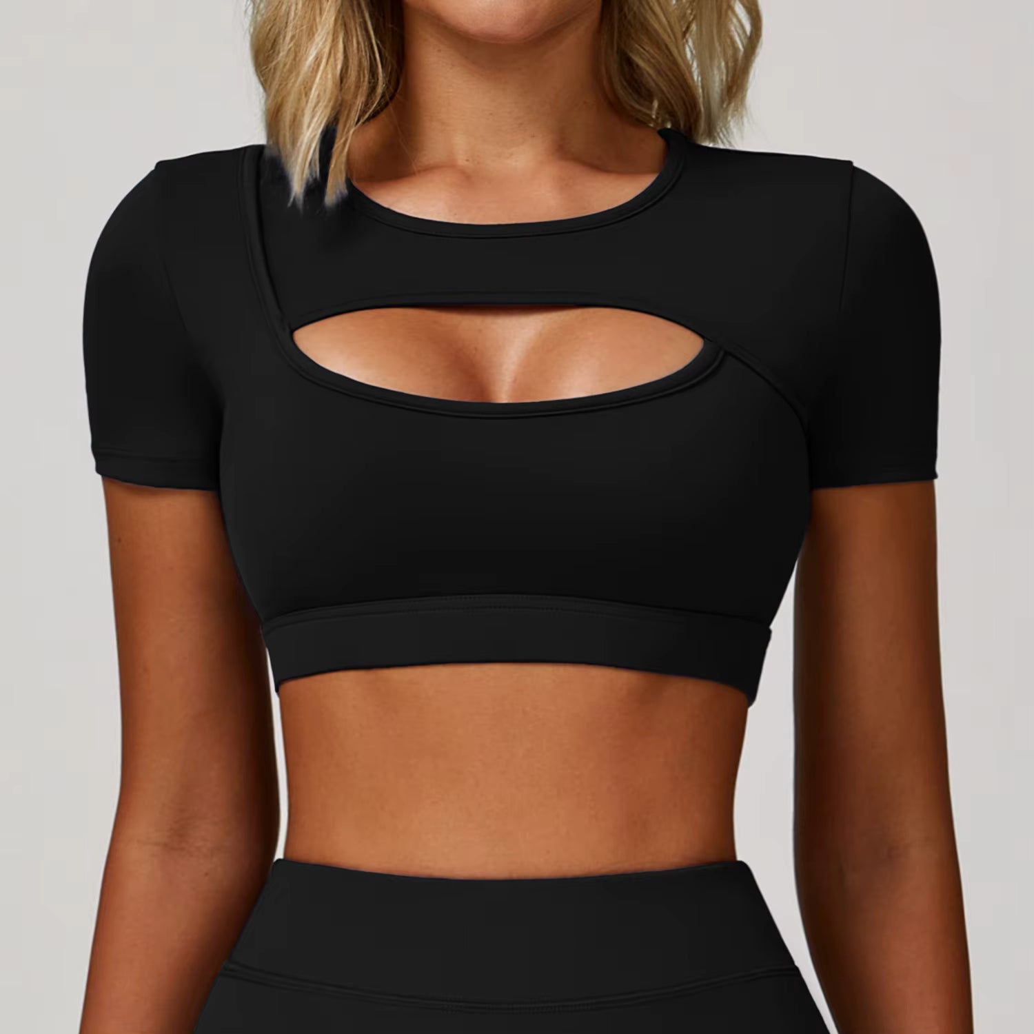 Set fitness mujer diseño moderno para gimnasio
