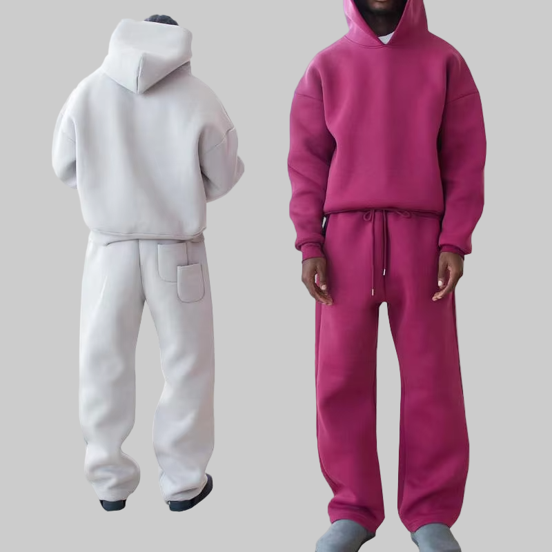 Chándal de hombre de talla grande con sudadera con capucha y pantalón jogger en color rosa.